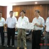 10.Upacara penyerahan bahan ujian kualiti air kepada En Ch'ng Kheng Phong, wakil Pusat Sumber Alam Sekitar SPT Pada 27-2-2010